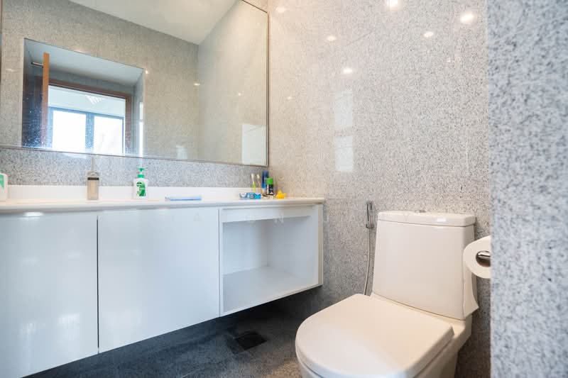 Watertown, 69 Punggol Central, 2 Bedrooms, 807 sqft, Condominium For Sale, by Sharon Jany, 500171446 - Bathroom - PropertyGuru.com.sg