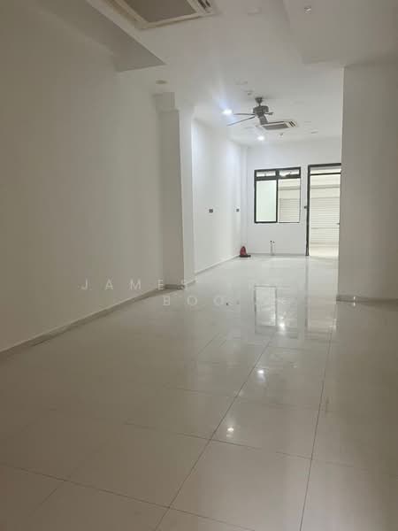 Suits Massage spa TCM | East Coast grd floor shophouse | avail now, , 1,100 sqft, Shop / Shophouse For Rent, by James Jose Boo, 500171453 - CommercialGuru.com.sg