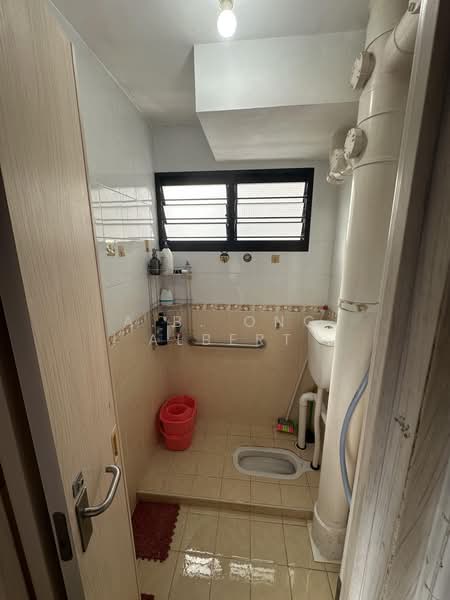 703 Yishun Avenue 5, 703 Yishun Avenue 5, 2 Bedrooms, 731 sqft, HDB Flat For Sale, by A.B. Ong Albert, 500171456 - Bathroom - PropertyGuru.com.sg