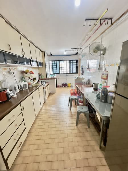 703 Yishun Avenue 5, 703 Yishun Avenue 5, 2 Bedrooms, 731 sqft, HDB Flat For Sale, by A.B. Ong Albert, 500171456 - Kitchen - PropertyGuru.com.sg