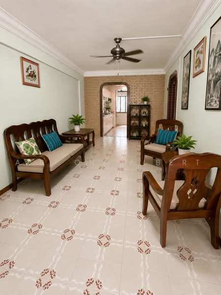 703 Yishun Avenue 5, 703 Yishun Avenue 5, 2 Bedrooms, 731 sqft, HDB Flat For Sale, by A.B. Ong Albert, 500171456 - Living Room - PropertyGuru.com.sg