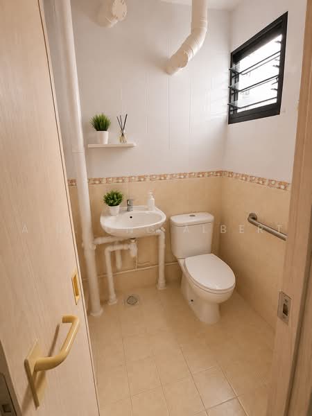 703 Yishun Avenue 5, 703 Yishun Avenue 5, 2 Bedrooms, 731 sqft, HDB Flat For Sale, by A.B. Ong Albert, 500171456 - Bathroom - PropertyGuru.com.sg