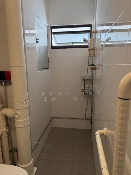 105 Jalan Rajah, 105 Jalan Rajah, 4 Bedrooms, 1,615 sqft, HDB Flat For Rent, by Kerene Ong Zhi Qi, 500171462 - Bathroom - PropertyGuru.com.sg