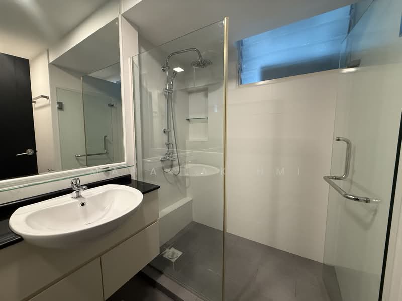 Rio Vista, 10 Upper Serangoon View, 2 Bedrooms, 1,066 sqft, Condominium For Sale, by MAHA LAKSHMI, 500171471 - Bathroom - PropertyGuru.com.sg