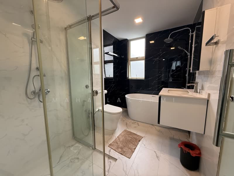 Rio Vista, 10 Upper Serangoon View, 2 Bedrooms, 1,066 sqft, Condominium For Sale, by MAHA LAKSHMI, 500171471 - Master Bathroom - PropertyGuru.com.sg