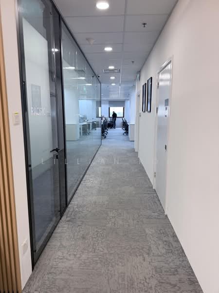 Shenton House, 3 Shenton Way, 10,000 sqft, Office For Rent, by Lillian Koh, 500171487 - Corridor - CommercialGuru.com.sg