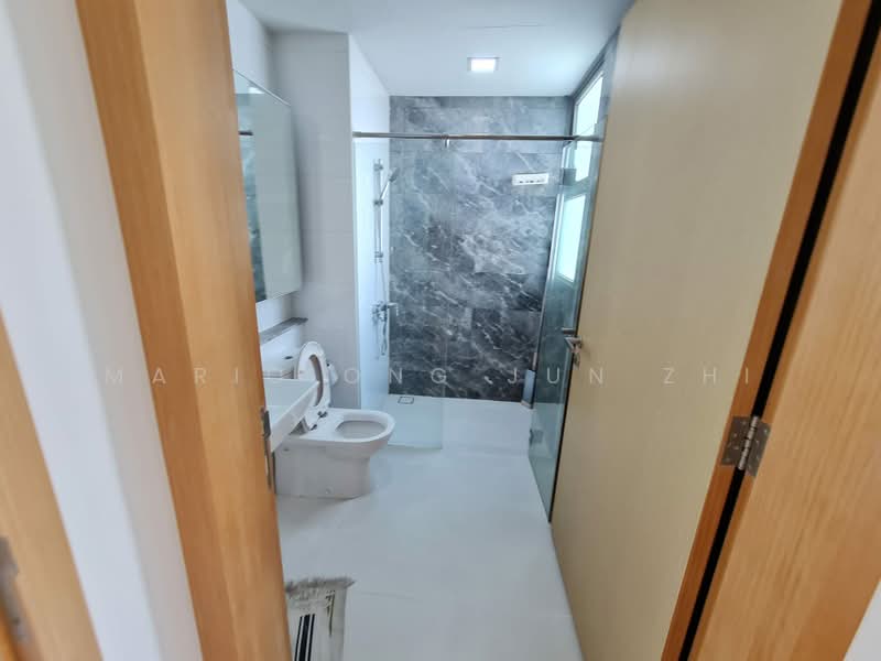 Eight Courtyards, 2 Canberra Drive, Room Rental, 120 sqft, Condominium For Rent, by Mario Ong Jun Zhi, 500171490 - Bathroom - PropertyGuru.com.sg