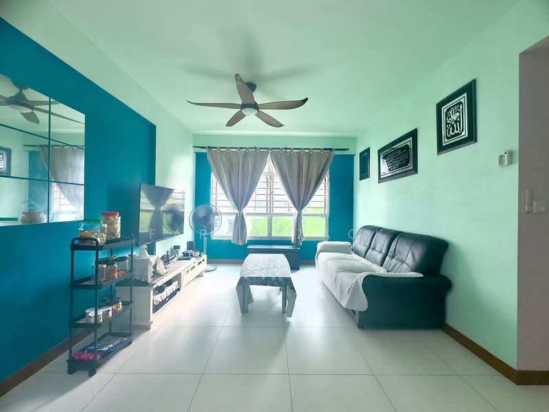 424D Yishun Avenue 11, 424D Yishun Avenue 11, 3 Bedrooms, 990 sqft, HDB Flat For Sale, by Farah Zack, 500171497 - Living Room - PropertyGuru.com.sg