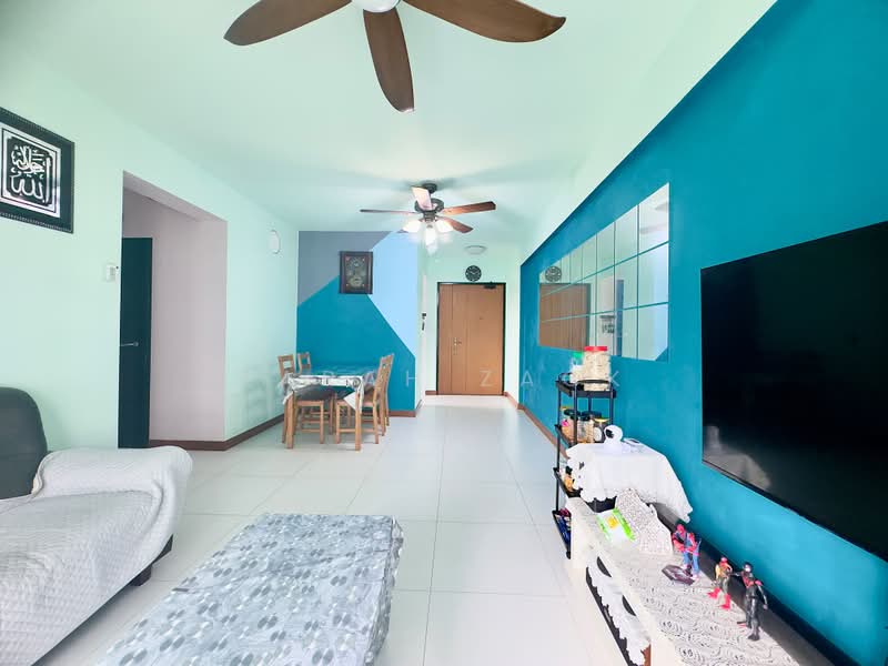 424D Yishun Avenue 11, 424D Yishun Avenue 11, 3 Bedrooms, 990 sqft, HDB Flat For Sale, by Farah Zack, 500171497 - Living Room - PropertyGuru.com.sg