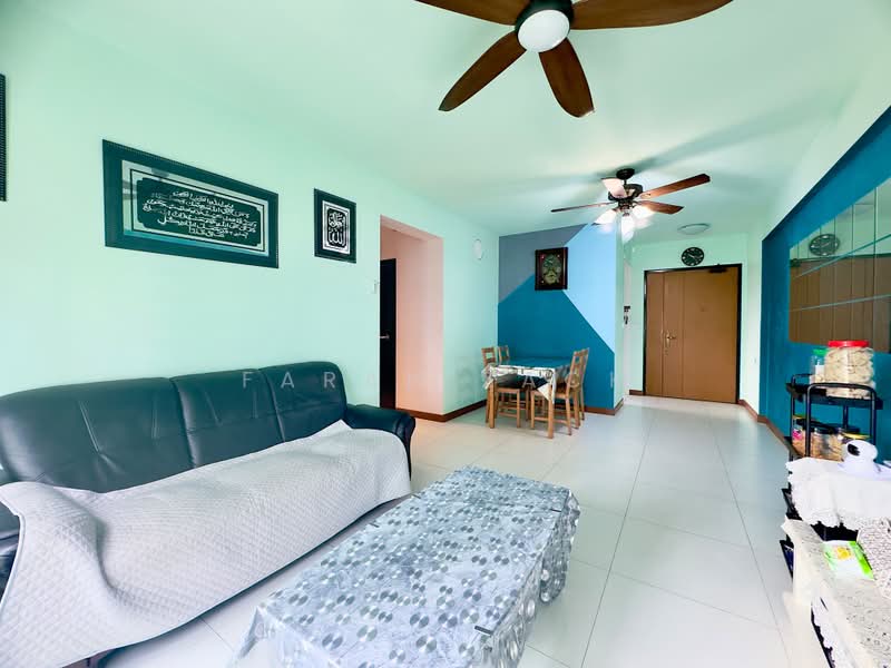424D Yishun Avenue 11, 424D Yishun Avenue 11, 3 Bedrooms, 990 sqft, HDB Flat For Sale, by Farah Zack, 500171497 - Living Room - PropertyGuru.com.sg