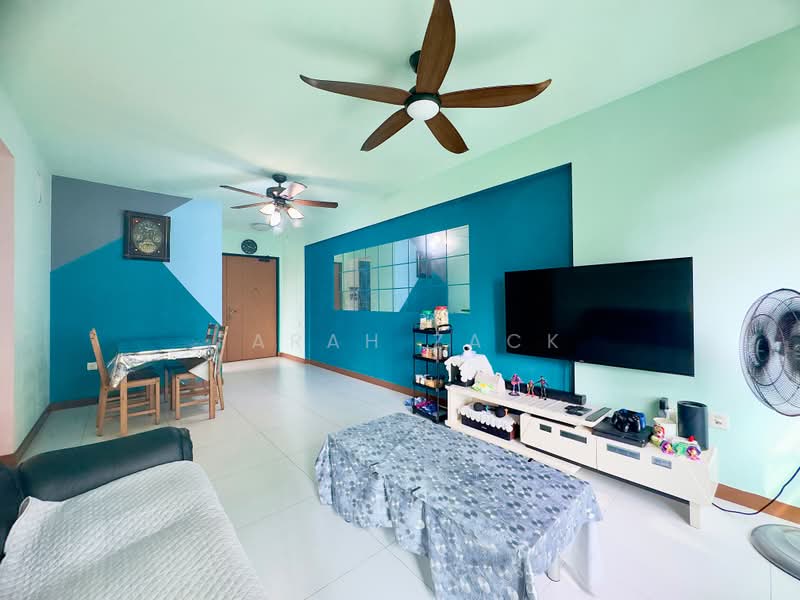 424D Yishun Avenue 11, 424D Yishun Avenue 11, 3 Bedrooms, 990 sqft, HDB Flat For Sale, by Farah Zack, 500171497 - Living Room - PropertyGuru.com.sg