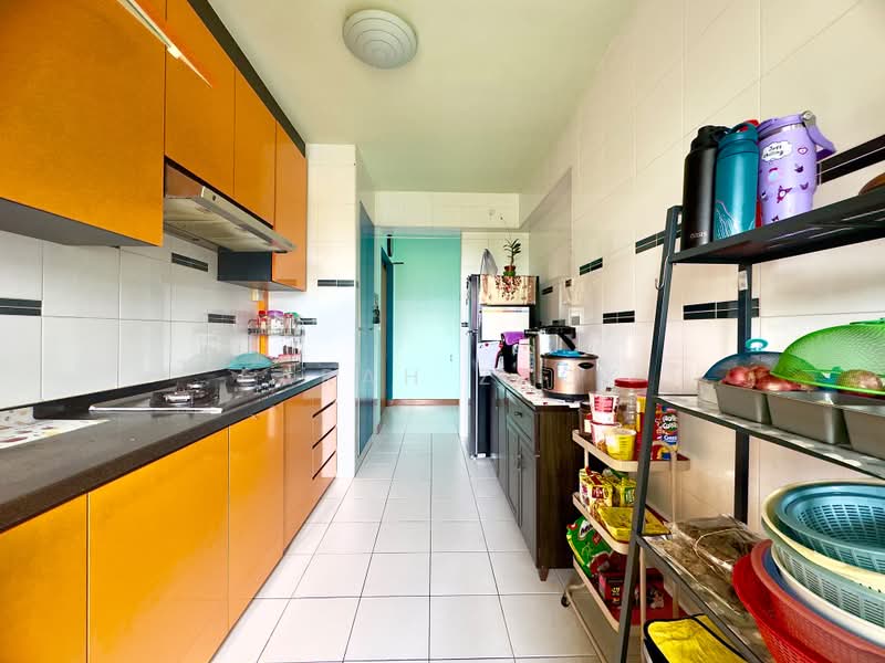 424D Yishun Avenue 11, 424D Yishun Avenue 11, 3 Bedrooms, 990 sqft, HDB Flat For Sale, by Farah Zack, 500171497 - Kitchen - PropertyGuru.com.sg