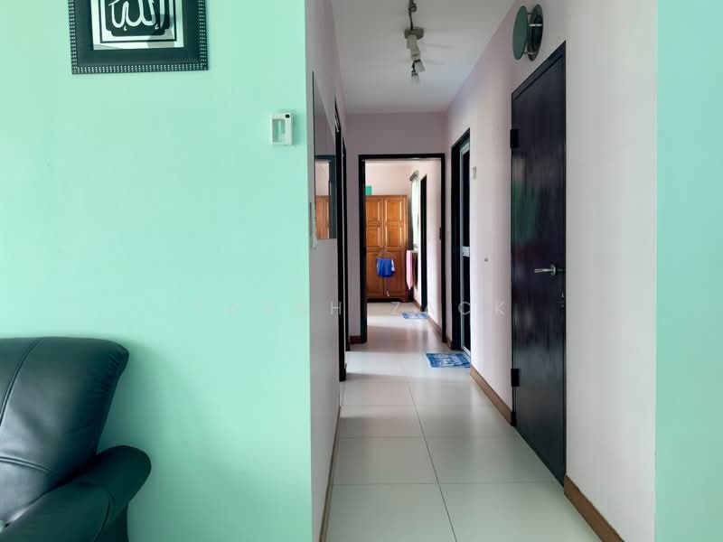 424D Yishun Avenue 11, 424D Yishun Avenue 11, 3 Bedrooms, 990 sqft, HDB Flat For Sale, by Farah Zack, 500171497 - Corridor - PropertyGuru.com.sg
