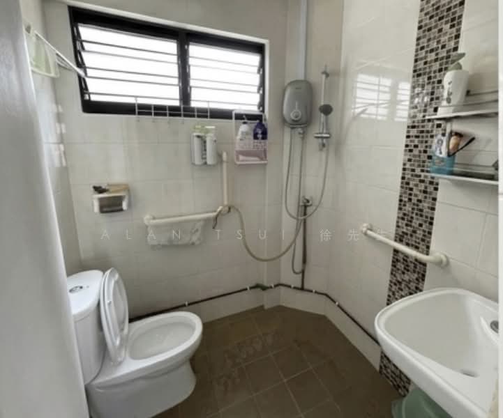 17 Joo Seng Road, 17 Joo Seng Road, Room Rental, 150 sqft, HDB Flat For Rent, by Alan Tsui 徐先生, 500171516 - Bathroom - PropertyGuru.com.sg