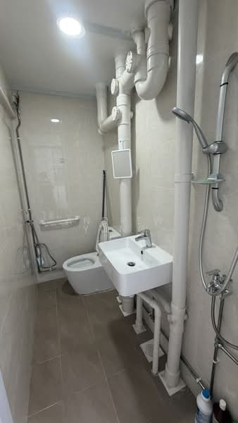 70 Circuit Road, 70 Circuit Road, 2 Bedrooms, 603 sqft, HDB Flat For Sale, by Andrew Yong, 500171532 - Bathroom - PropertyGuru.com.sg