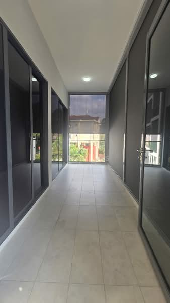 Lattice One, 1 Seraya Crescent, 3 Bedrooms, 872 sqft, Condominium For Sale, by James Yeo, 500171544 - Corridor - PropertyGuru.com.sg