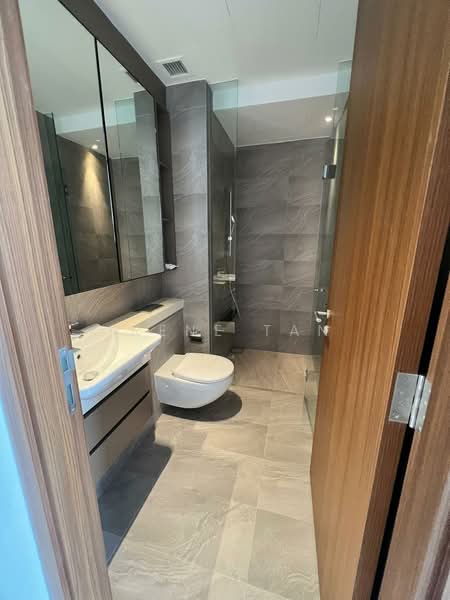 Stirling Residences, 23 Stirling Road, 2 Bedrooms, 678 sqft, Condominium For Sale, by Irene Tan, 500171551 - Bathroom - PropertyGuru.com.sg