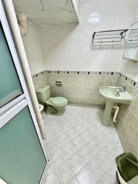 6 Farrer Road, 6 Farrer Road, 3 Bedrooms, 980 sqft, HDB Flat For Rent, by Lim Y X, 500171553 - Bathroom - PropertyGuru.com.sg