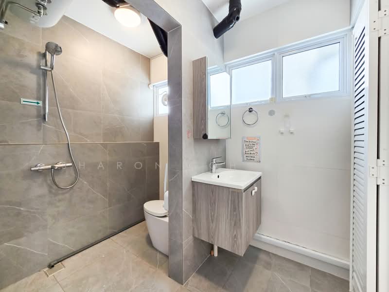 263 Serangoon Central Drive, 263 Serangoon Central Drive, 2 Bedrooms, 688 sqft, HDB Flat For Sale, by Sharon Goh 吴惠资, 500171558 - Bathroom - PropertyGuru.com.sg