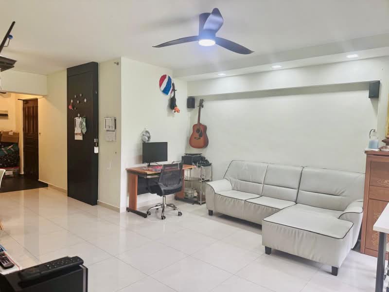 75B Redhill Road, 75B Redhill Road, 3 Bedrooms, 1,076 sqft, HDB Flat For Sale, by Justin Zaw, 500171559 - Living Room - PropertyGuru.com.sg