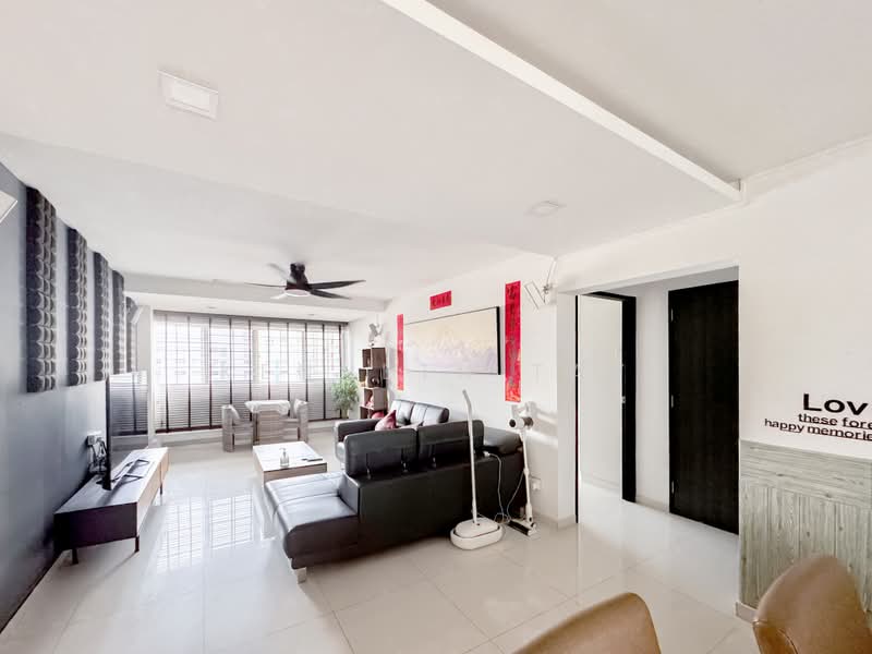 658 Yishun Avenue 4, 658 Yishun Avenue 4, 3 Bedrooms, 1,399 sqft, HDB Flat For Sale, by Kenneth Tay, 500171561 - Living Room - PropertyGuru.com.sg