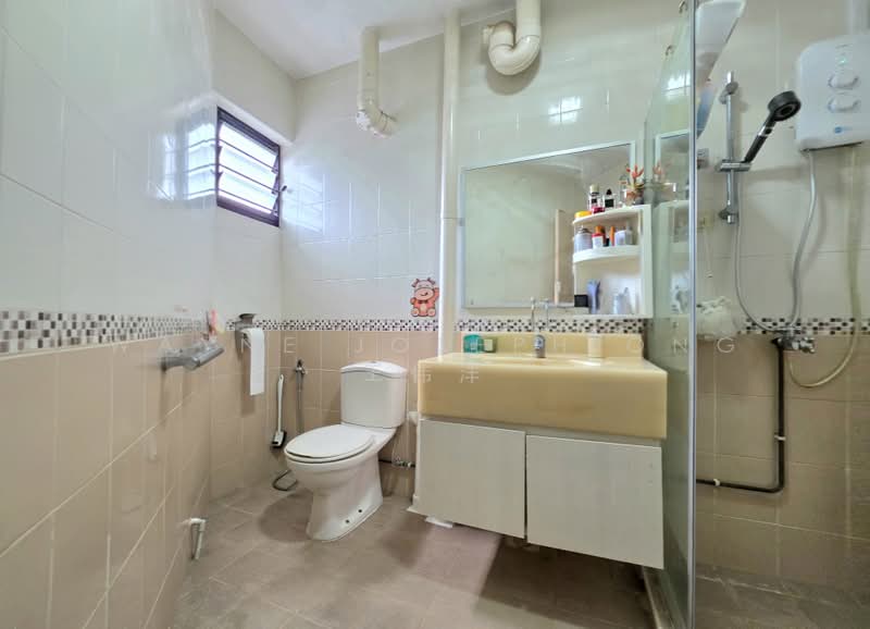 401 Jurong West Street 42, 401 Jurong West Street 42, 3 Bedrooms, 1,453 sqft, HDB Flat For Sale, by Wayne Joseph Ong 王伟洋, 500171564 - Bathroom - PropertyGuru.com.sg