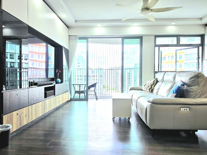 682B Edgedale Plains, 682B Edgedale Plains, 3 Bedrooms, 1,216 sqft, HDB Flat For Sale, by Larry Sng, 500171568 - Living Room - PropertyGuru.com.sg