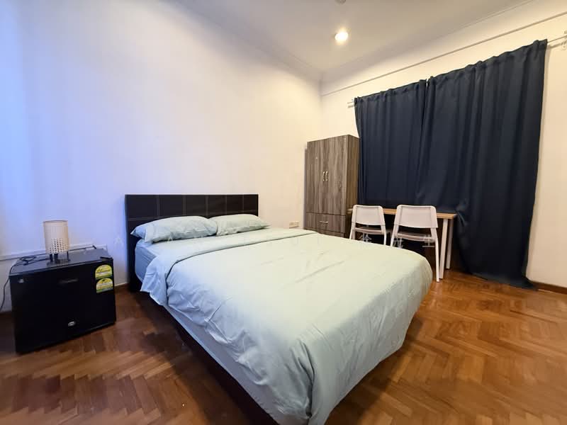 Master Room near Little India, Rochor & Dohby Ghuat MRTs, Niven Road, Room Rental, 220 sqft, Terraced House For Rent, by Alan Tsui 徐先生, 500171584 - Bedroom - PropertyGuru.com.sg