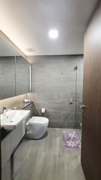 Parc Esta, 822 Sims Avenue, 2 Bedrooms, 743 sqft, Condominium For Sale, by Shirley Tan, 500171591 - Bathroom - PropertyGuru.com.sg