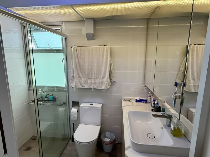 130B Lorong 1 Toa Payoh, 130B Lorong 1 Toa Payoh, 3 Bedrooms, 1,001 sqft, HDB Flat For Rent, by Alan Koh 许汉彬, 500171631 - Bathroom - PropertyGuru.com.sg