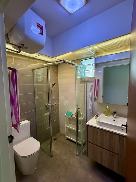 130B Lorong 1 Toa Payoh, 130B Lorong 1 Toa Payoh, 3 Bedrooms, 1,001 sqft, HDB Flat For Rent, by Alan Koh 许汉彬, 500171631 - Bathroom - PropertyGuru.com.sg
