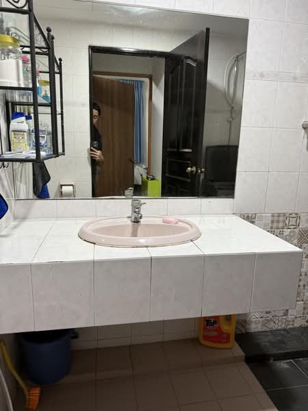 Guilin Mansions, 8 Lorong 37 Geylang, Room Rental, 110 sqft, Apartment For Rent, by Loke Xian Xun, 500171632 - Bathroom - PropertyGuru.com.sg