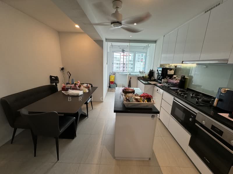718 Jurong West Street 71, 718 Jurong West Street 71, 3 Bedrooms, 1,151 sqft, HDB Flat For Sale, by Bruce Ang, 500171633 - Kitchen - PropertyGuru.com.sg
