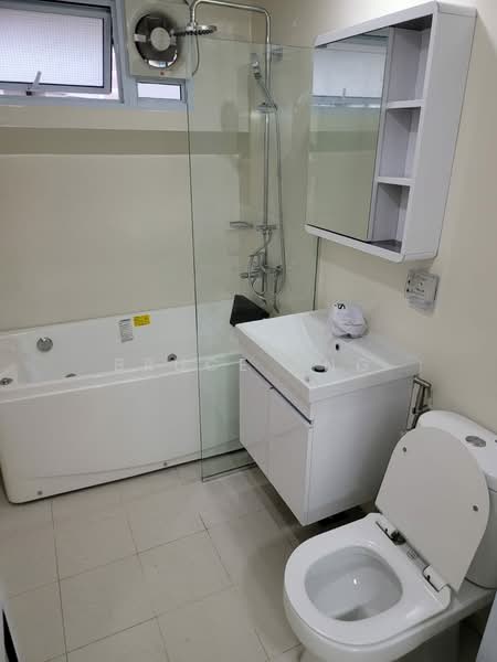 718 Jurong West Street 71, 718 Jurong West Street 71, 3 Bedrooms, 1,151 sqft, HDB Flat For Sale, by Bruce Ang, 500171633 - Bathroom - PropertyGuru.com.sg