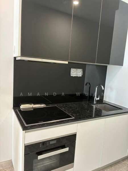 Martin Modern, 10 Martin Place, 2 Bedrooms, 764 sqft, Apartment For Sale, by Amanda Wuan, 500171642 - Kitchen - PropertyGuru.com.sg