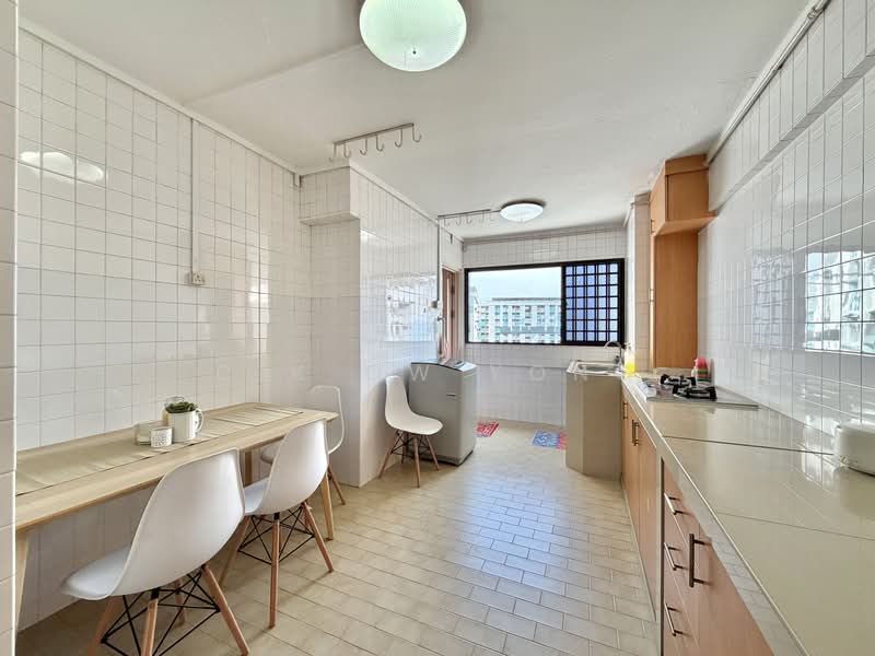 241 Serangoon Avenue 3, 241 Serangoon Avenue 3, 2 Bedrooms, 689 sqft, HDB Flat For Sale, by C K Ow Yong, 500171658 - Kitchen - PropertyGuru.com.sg