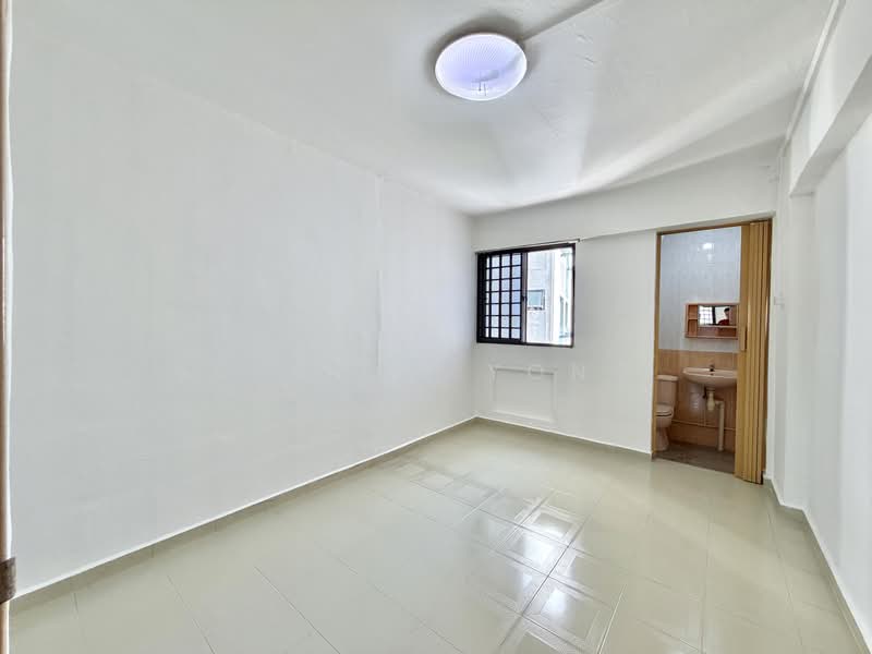 241 Serangoon Avenue 3, 241 Serangoon Avenue 3, 2 Bedrooms, 689 sqft, HDB Flat For Sale, by C K Ow Yong, 500171658 - Interior - PropertyGuru.com.sg