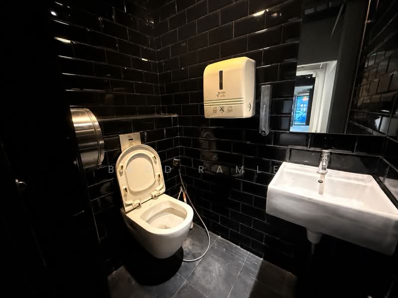 Keong Saik Road, 18 Keong Saik Road, 1,270 sqft, Shop / Shophouse For Rent, by Badd Ramle, 500171668 - Bathroom - CommercialGuru.com.sg