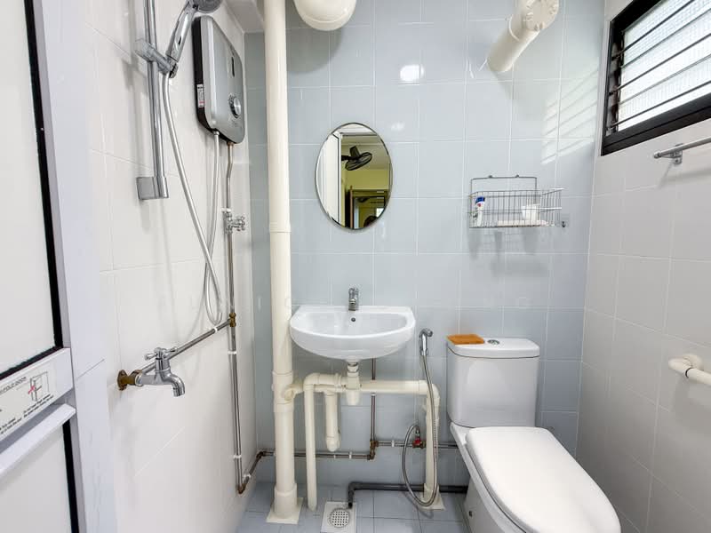 623 Ang Mo Kio Avenue 9, 623 Ang Mo Kio Avenue 9, 2 Bedrooms, 68 sqft, HDB Flat For Rent, by Eunice Chong, 500171674 - Bathroom - PropertyGuru.com.sg