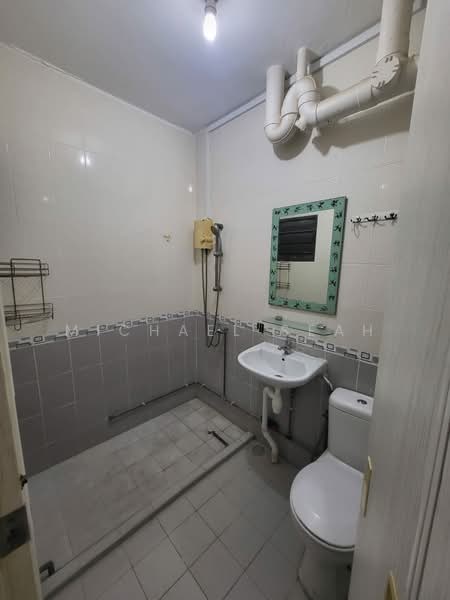 689 Hougang Street 61, 689 Hougang Street 61, Room Rental, 120 sqft, HDB Flat For Rent, by Michael Seah, 500171687 - Bathroom - PropertyGuru.com.sg