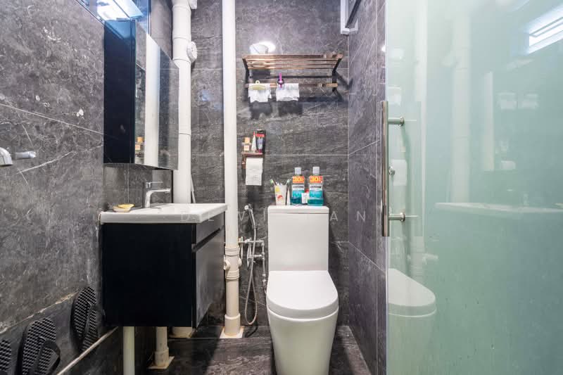 58 Marine Terrace, 58 Marine Terrace, 3 Bedrooms, 700 sqft, HDB Flat For Sale, by Dewi Tan, 500171689 - Bathroom - PropertyGuru.com.sg