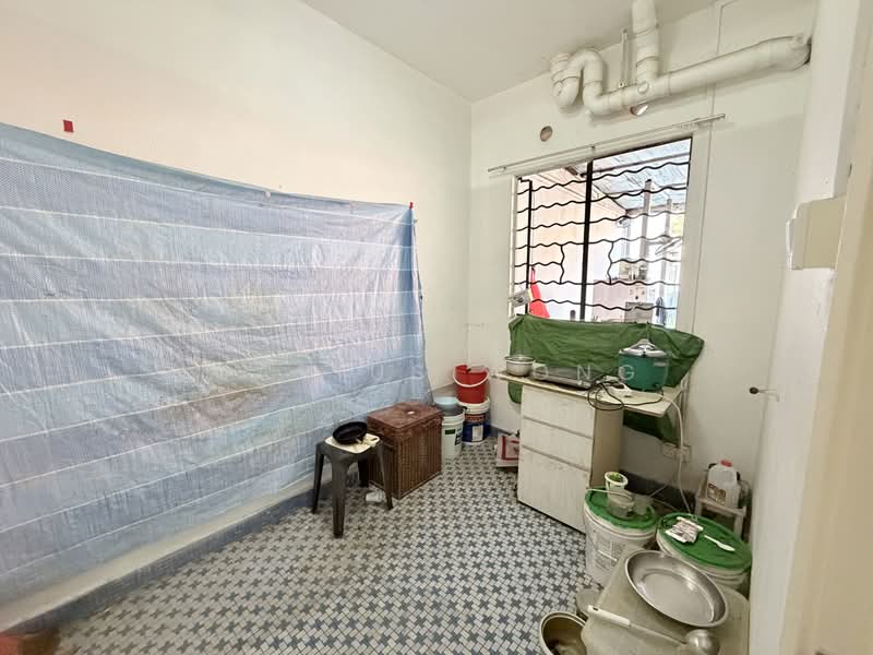 Original condition WORKERS DORMITORY for rent!, , 4 Bedrooms, 3,500 sqft, Semi-Detached House For Rent, by Marius Wong, 500171707 - Kitchen - PropertyGuru.com.sg