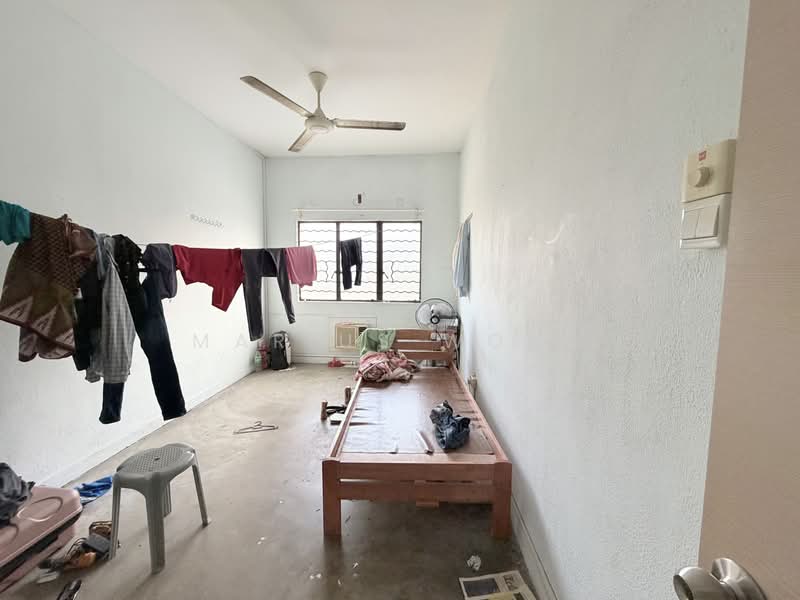 Original condition WORKERS DORMITORY for rent!, , 4 Bedrooms, 3,500 sqft, Semi-Detached House For Rent, by Marius Wong, 500171707 - Bedroom - PropertyGuru.com.sg