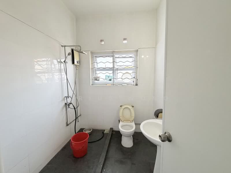 Original condition WORKERS DORMITORY for rent!, , 4 Bedrooms, 3,500 sqft, Semi-Detached House For Rent, by Marius Wong, 500171707 - Bathroom - PropertyGuru.com.sg
