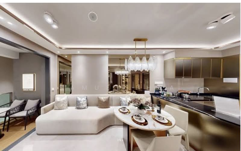 Cheap 4 bed, MRT !, , 4 Bedrooms, 1,184 sqft, Condominium For Sale, by Samuel Phua, 500171709 - Living Room - PropertyGuru.com.sg