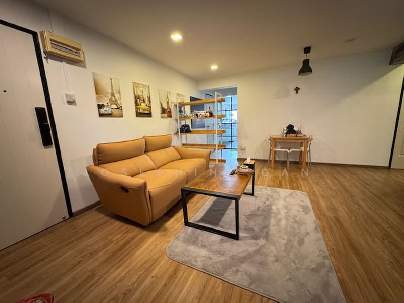121 Paya Lebar Way, 121 Paya Lebar Way, 3 Bedrooms, 977 sqft, HDB Flat For Sale, by Josephine Gan, 500171720 - Living Room - PropertyGuru.com.sg