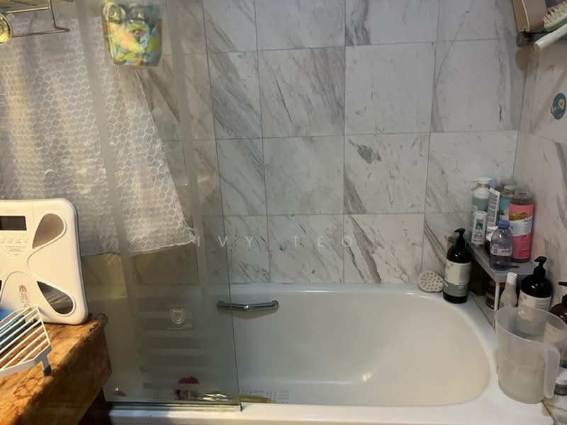 Richmond Park, 3 Bideford Road, 2 Bedrooms, 1,259 sqft, Condominium For Rent, by Ivy Teo, 500171739 - Bathroom - PropertyGuru.com.sg
