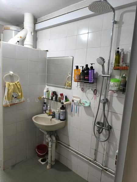 637 Choa Chu Kang North 6, 637 Choa Chu Kang North 6, Room Rental, 150 sqft, HDB Flat For Rent, by Susan Chua, 500171742 - Bathroom - PropertyGuru.com.sg