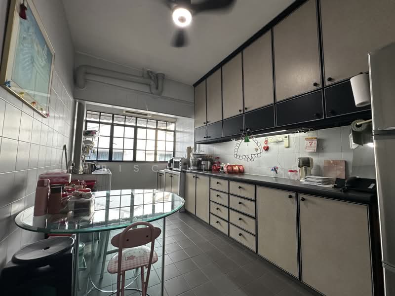 Rare! MRT at Doorstep! Only 3 MRT stops to Vivocity!, Pasir Panjang Road, 3 Bedrooms, 1,475 sqft, Walk-up Apartment For Rent, by Priscilla Ong, 500171748 - Kitchen - PropertyGuru.com.sg