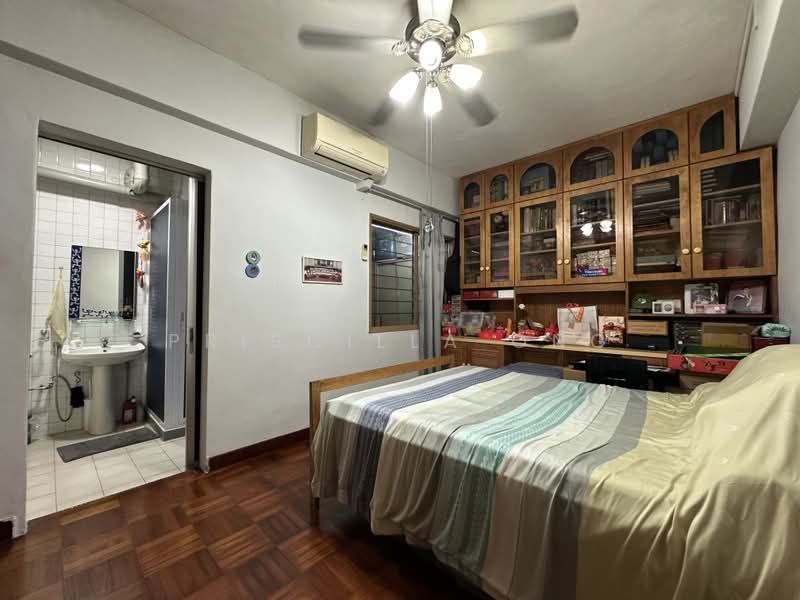 Rare! MRT at Doorstep! Only 3 MRT stops to Vivocity!, Pasir Panjang Road, 3 Bedrooms, 1,475 sqft, Walk-up Apartment For Rent, by Priscilla Ong, 500171748 - PropertyGuru.com.sg